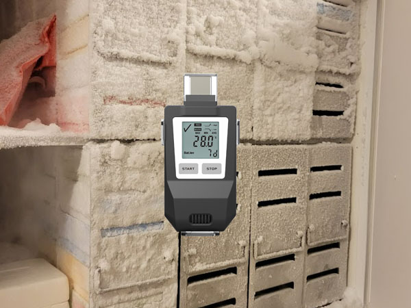 Ultra-low thermometer for freezer temperature monitoring